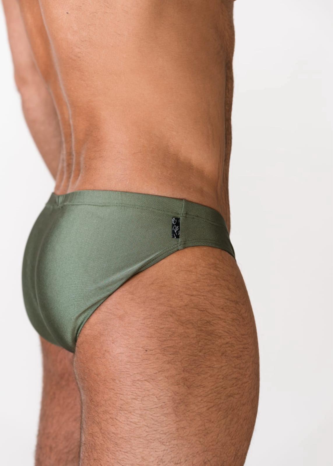 Side profile showing RichieWear’s signature cut